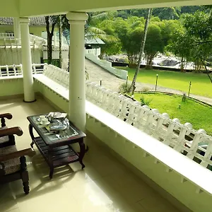 *** Resort Aruvi India